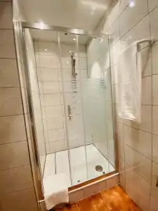 Akomo Bern - 8
