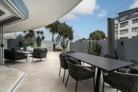 Rolling Surf Resort - 215