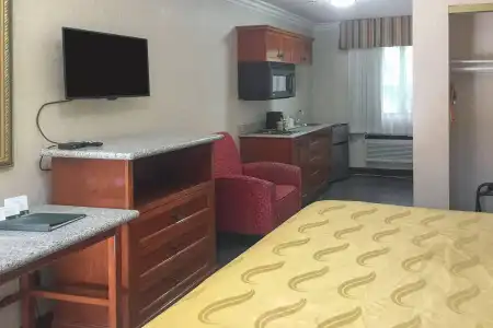 Quality Inn & Suites Oceanside near Camp Pendleton - 35
