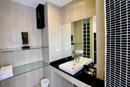 East Suites - 165
