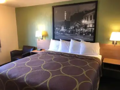 Super 8 by Wyndham Bend - 15