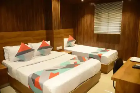 OYO 71452 Malad Grand - 4