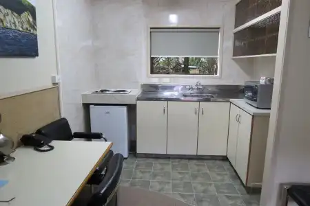 Beetham Park Motel - 12