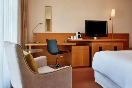 Sheraton Duesseldorf Airport - 57