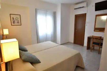 Hostal Mallorca - 31