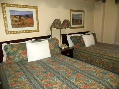 Funky Pool Side Cabana in Dtphx - 16