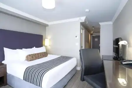 Sandman & Suites Calgary South - 59