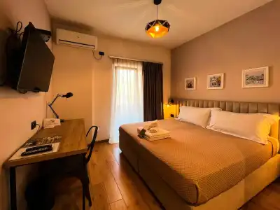 Oda Tirana - 21