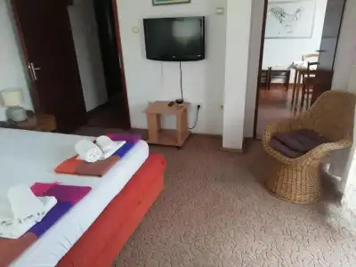 LaRos Apartments - 80