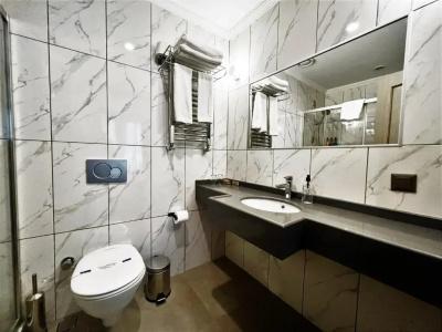 Seraglio & Suites - 65
