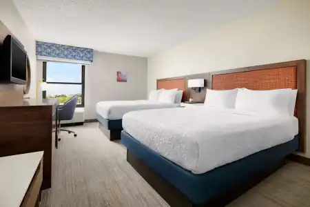 Hampton Inn Laredo - 48