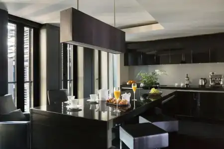 Grosvenor House Suites - 92