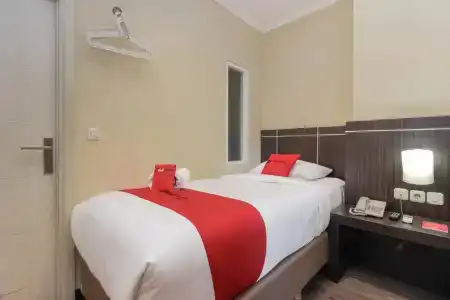 RedDoorz Plus @ Thamrin - 29