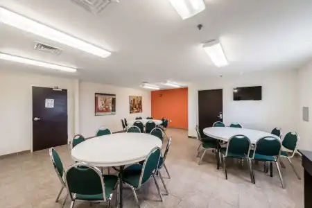 Motel 6 Laredo, TX - Airport - 17