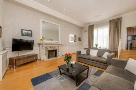 Queensgate Court - 249