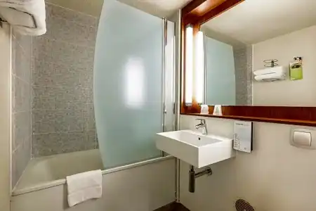 Hôtel Campanile Toulouse Nord - Sesquières - 32