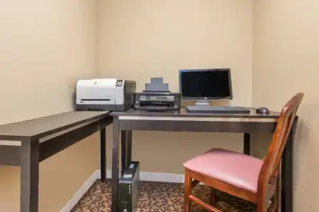 Hawthorn Extended Stay by Wyndham Wichita - 1