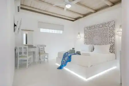 Zefi & Suites - 136