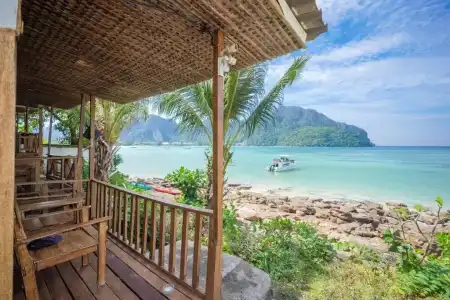 Phi Phi Cozy Seafront Resort - 96