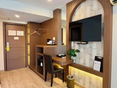 Irin Beach Cha - am - 104