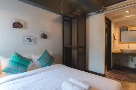 33 Poshtel - 32