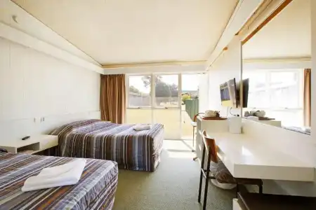 Sunnybank - 32