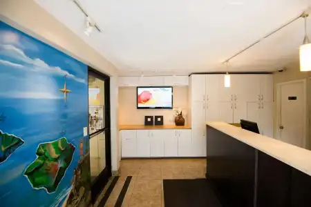 Waikiki Beachside Hostel - 16