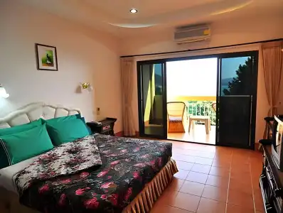 Baan Hill Phuket Resort - 5