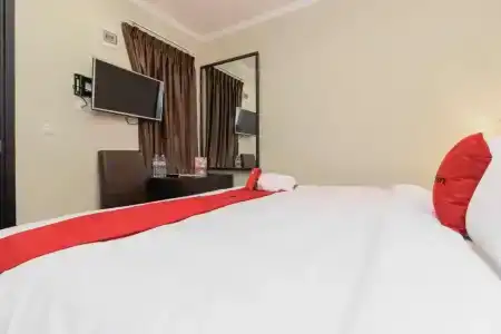 RedDoorz Plus @ Thamrin - 35