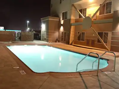 Holiday Inn Express and Suites Bakersfield Central by IHG - 8
