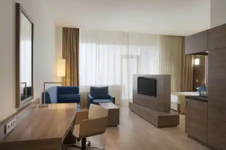 Ramada Encore by Wyndham Kyiv - 2