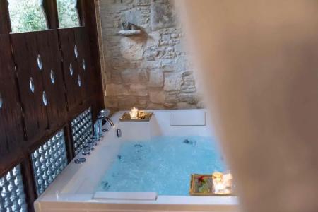 Oinou Strata - Adults Only - 14