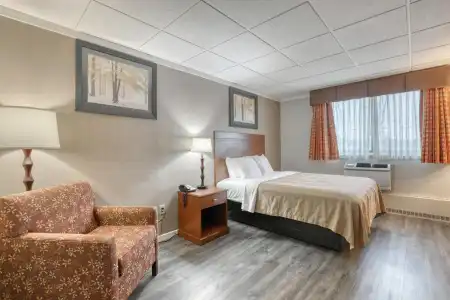 Quality Inn & Suites Green Bay Downtown - 6