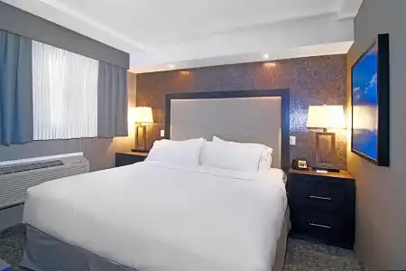 Holiday Inn Express & Suites Calgary by IHG - 112