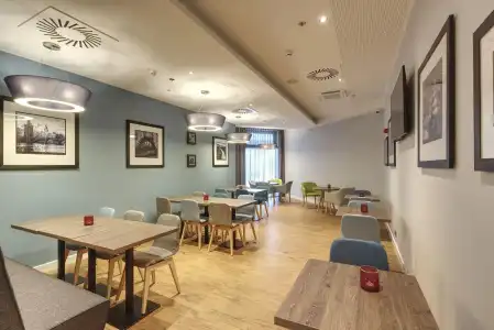 Hampton by Hilton Stuttgart City Centre - 11