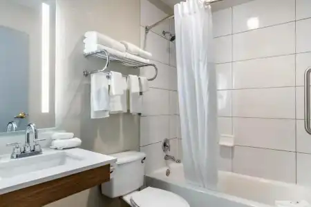 Days Inn by Wyndham San Antonio Downtown - 8