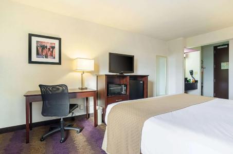 Holiday Inn & Suites RICHMOND - WEST END by IHG - 29