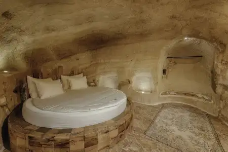 Solem Cave Suites - 4