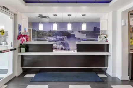 SureStay Plus By Best Western Niagara Falls East - 1