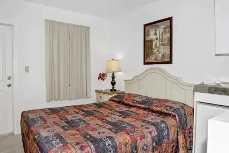 Shell Motel - 158