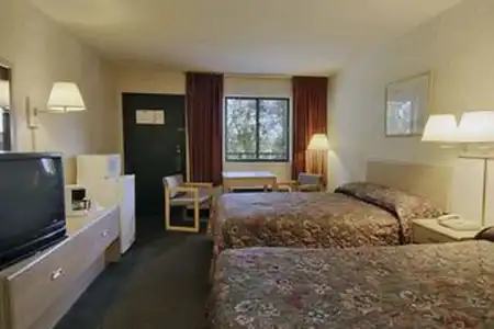 Howard Johnson by Wyndham Tallahassee - 13