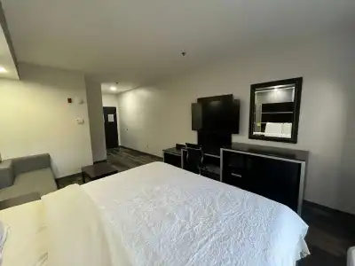 Sonesta Essential Savannah - 52