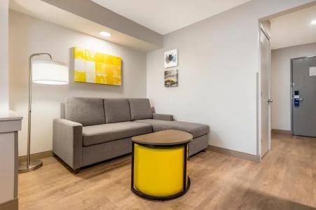 Comfort Inn & Suites Saint Louis Lafayette Square - 27