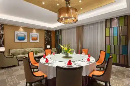 Ramada by Wyndham - 10