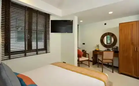 The Somerset - 8