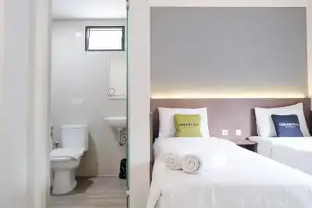 OYO Flagship 90343 Slipi Inn - 24