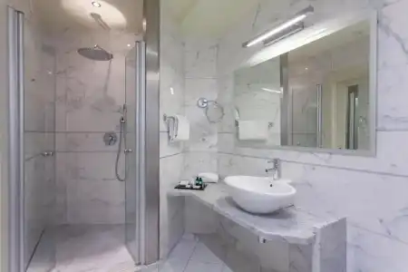Kristal Palace - Tonellis - Adult Friendly - 40