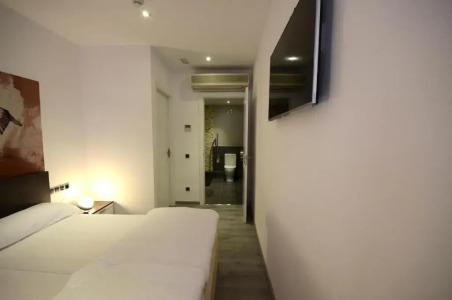 Free Hostels Barcelona - 34