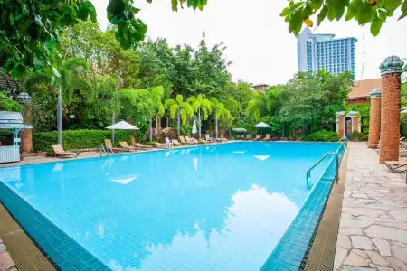 Floral Dolphin Circle Pattaya - 18
