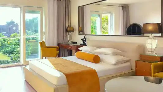 Refresh Boutique Apartments - 122